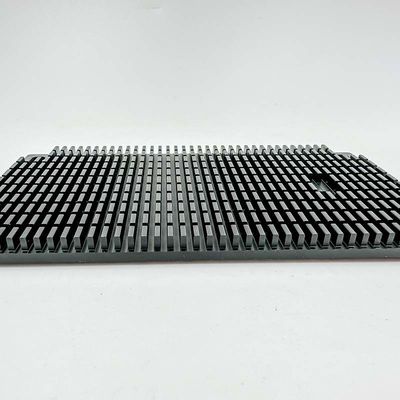 고 정밀도 CNC 기계가공 부분은 슬롯 알루미늄 전력 증폭기 열흡수원을 검게합니다