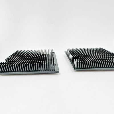 고 정밀도 CNC 기계가공 부분은 슬롯 알루미늄 전력 증폭기 열흡수원을 검게합니다